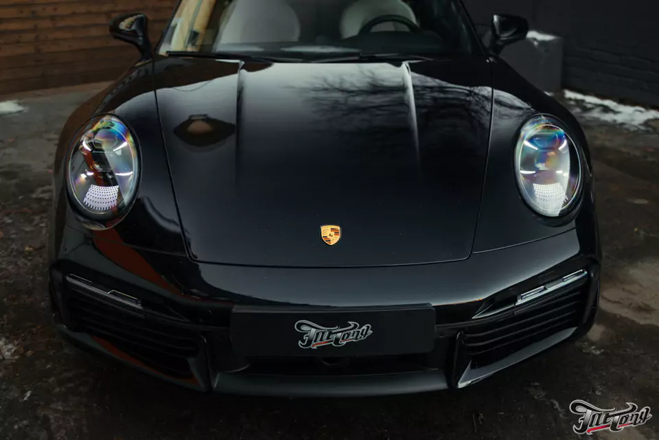 Оклеили кузов и глянец в салоне Porsche 911 полиуретаном, очистили кожу и покрыли керамикой